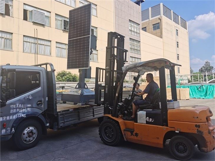 100W Portable Solar Light Tower For Work Site